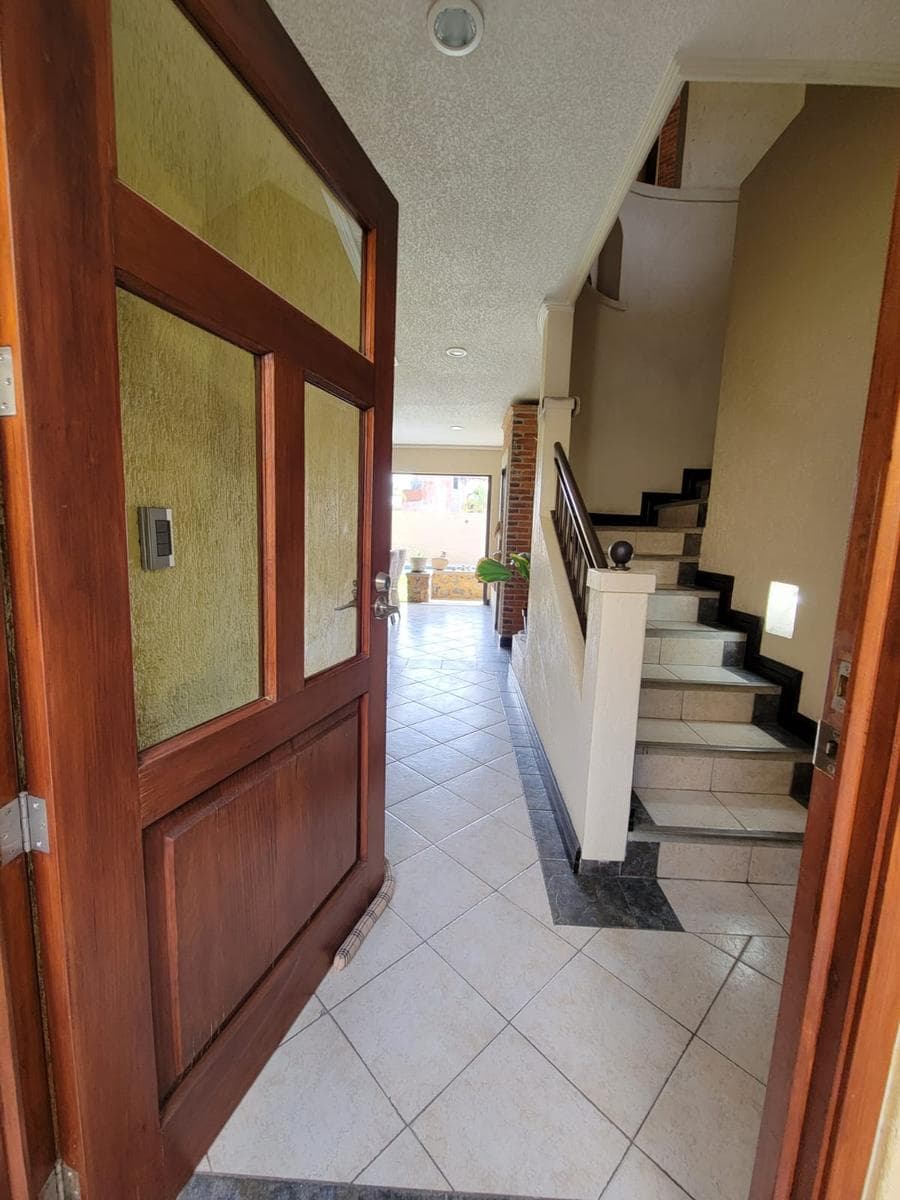 HOUSE FOR SALE IN AHUATEPEC MOR, NORTHERN CUERNAVACA, IN A GATED COMMUNITY WITH SECURITY