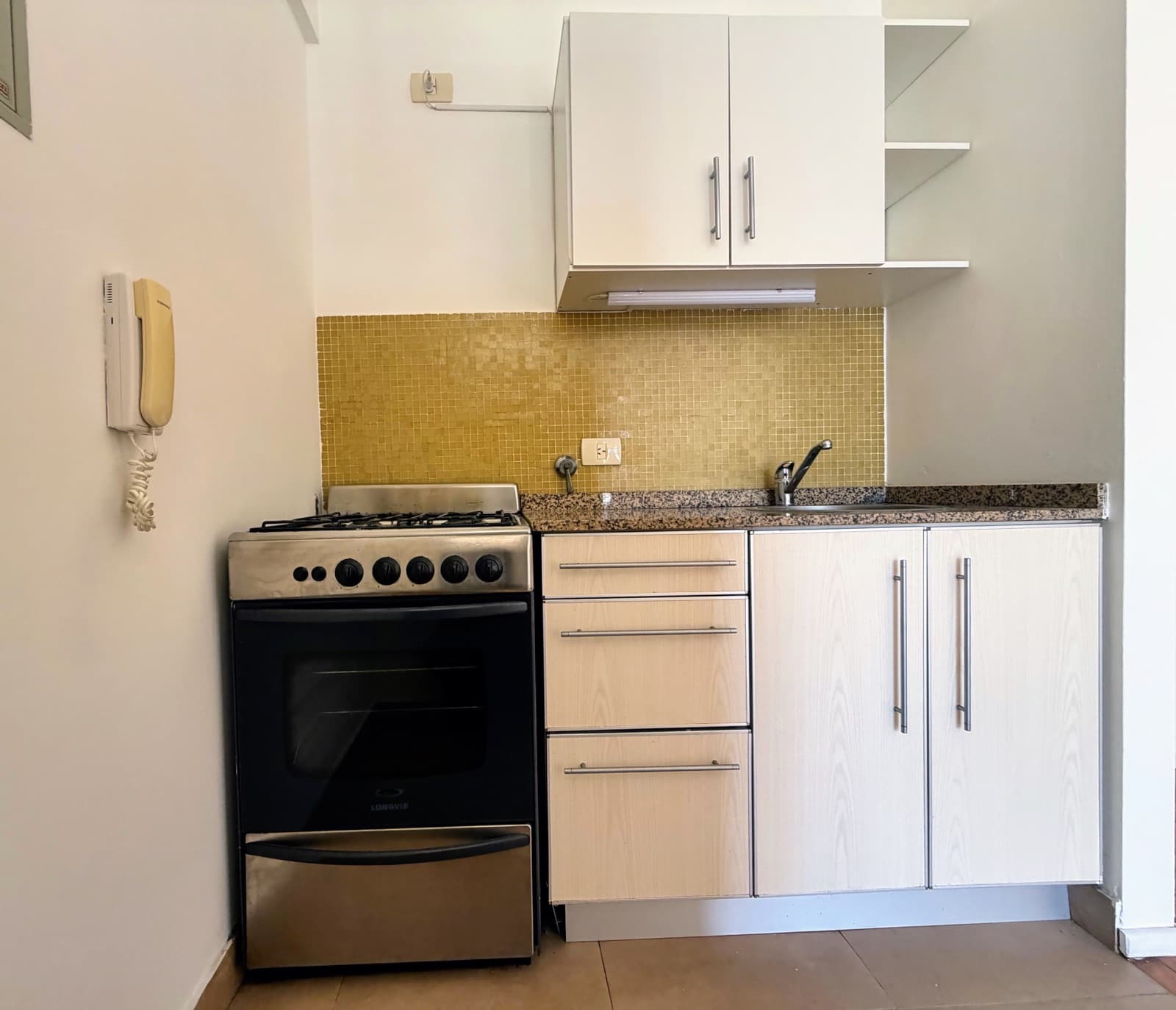ALQUILER MONOAMBIENTE CON COCHERA EN VILLA URQUIZA
