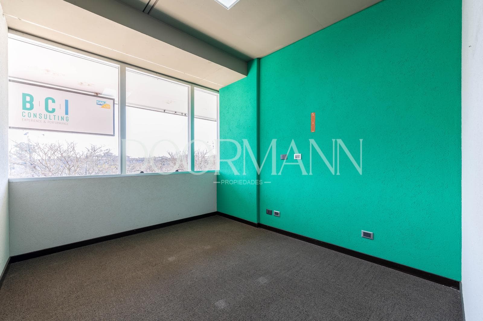 Office for rent in Nordelta: shopping center, garage
