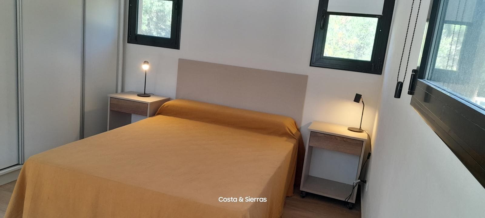 Modern 5-room house, sleeps 8, 3 blocks from the ocean