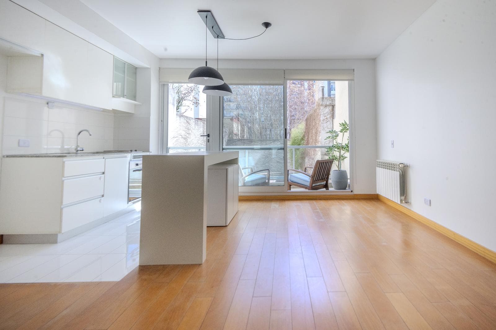 2-ROOM APARTMENT FOR RENT WITH A BALCONY, AMENITIES, AND UNOBSTRUCTED VIEWS OF THE PARK – RECOLETA