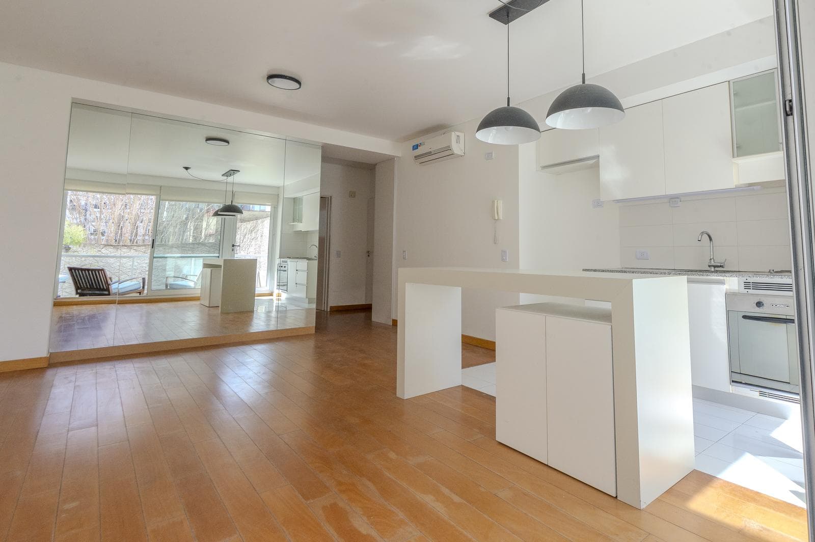 2-ROOM APARTMENT FOR RENT WITH A BALCONY, AMENITIES, AND UNOBSTRUCTED VIEWS OF THE PARK – RECOLETA