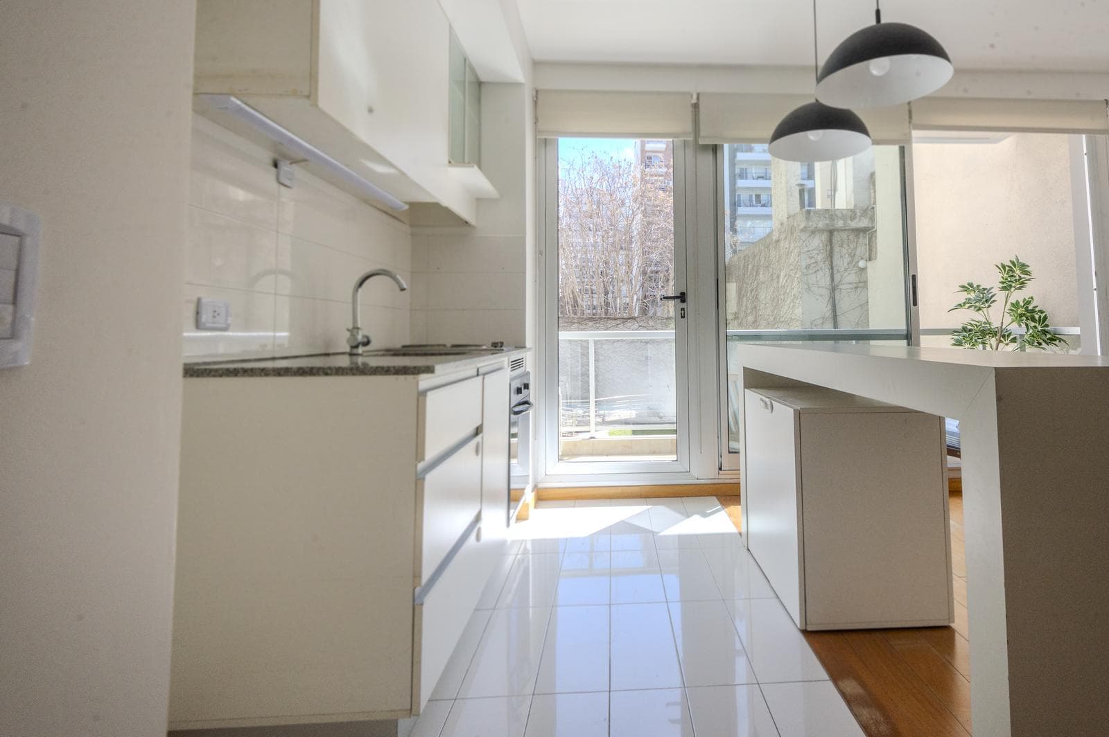 2-ROOM APARTMENT FOR RENT WITH A BALCONY, AMENITIES, AND UNOBSTRUCTED VIEWS OF THE PARK – RECOLETA