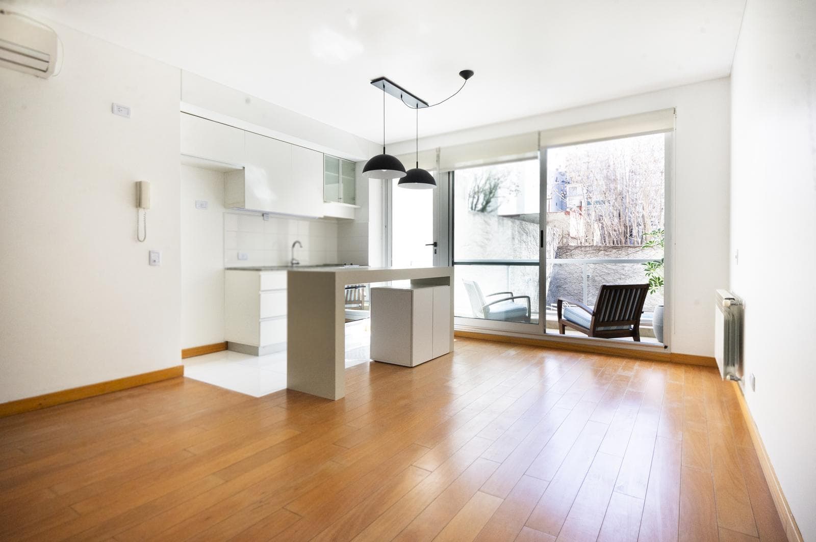 2-ROOM APARTMENT FOR RENT WITH A BALCONY, AMENITIES, AND UNOBSTRUCTED VIEWS OF THE PARK – RECOLETA