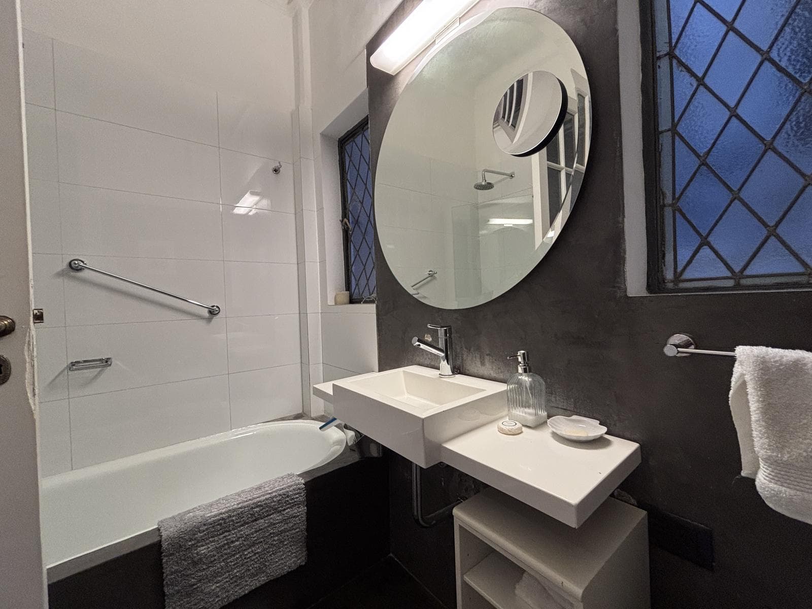 Furnished 2-Bedroom Apartment Plus Staff Quarters for Rent in Balvanera