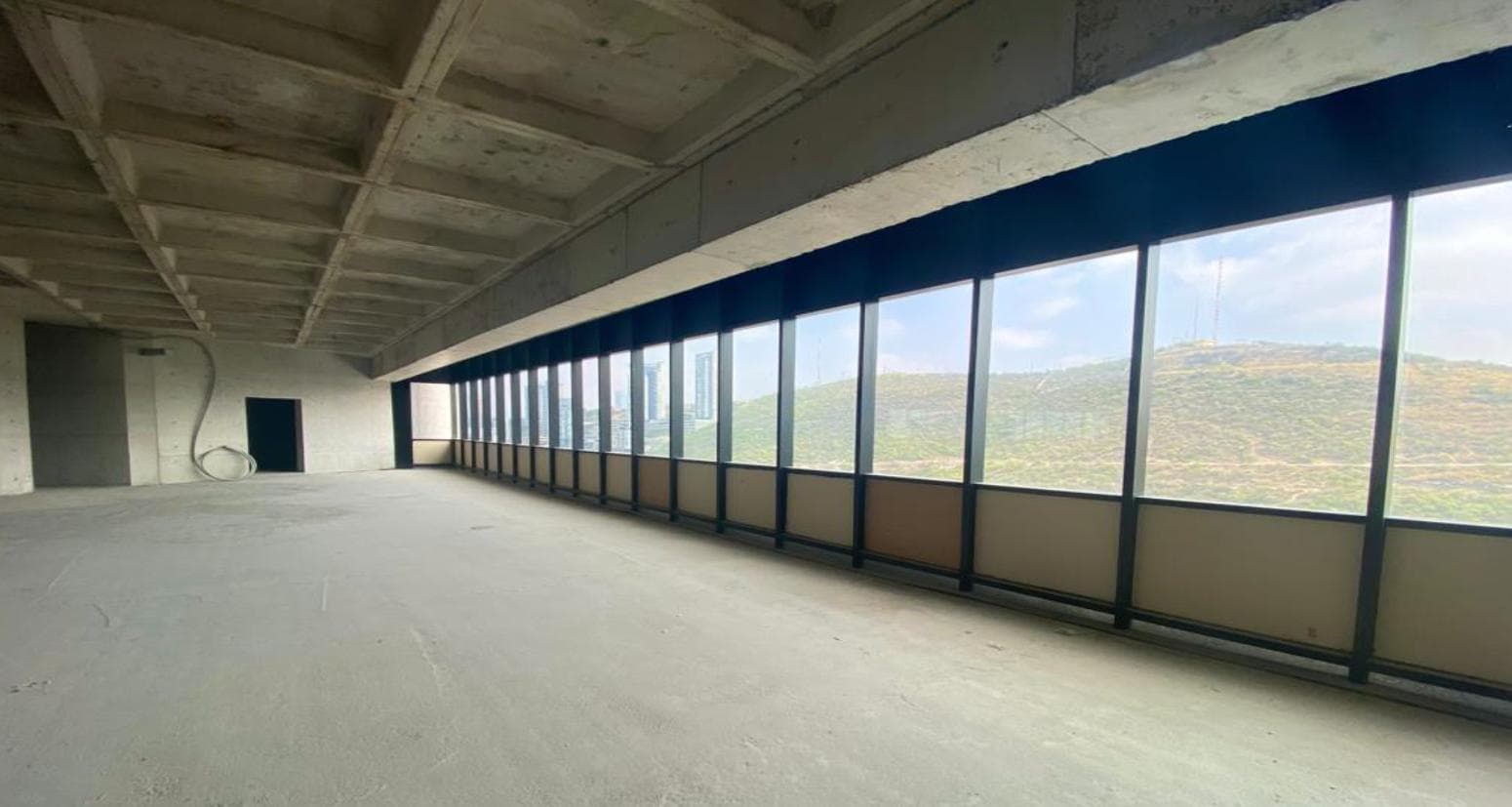 OFFICE FOR SALE IN VALLE ORIENTE