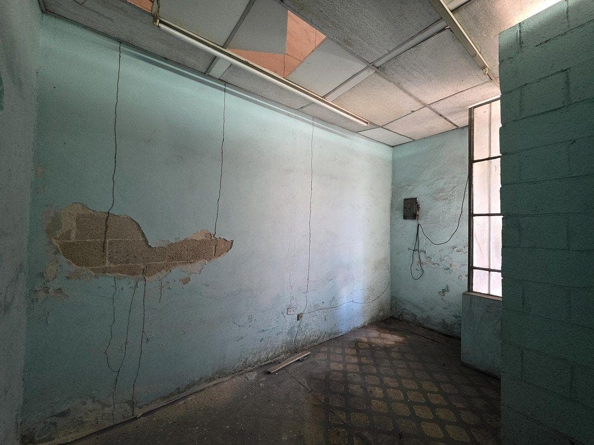 COMMERCIAL PROPERTY FOR SALE IN MÉRIDA, DOWNTOWN, 3 BLOCKS FROM THE CATHEDRAL, IN NEED OF RENOVATION