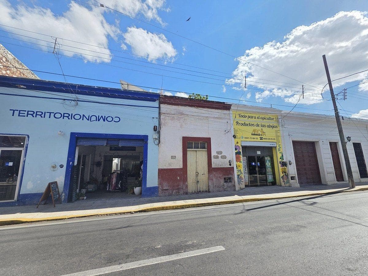 COMMERCIAL PROPERTY FOR SALE IN MÉRIDA, DOWNTOWN, 3 BLOCKS FROM THE CATHEDRAL, IN NEED OF RENOVATION
