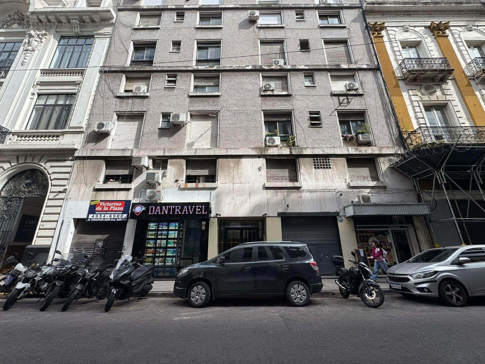 Chacabuco and Hipolito Yrigoyen - Ideal Flipping - 2- or 3-bedroom apartment with patio - For Sale