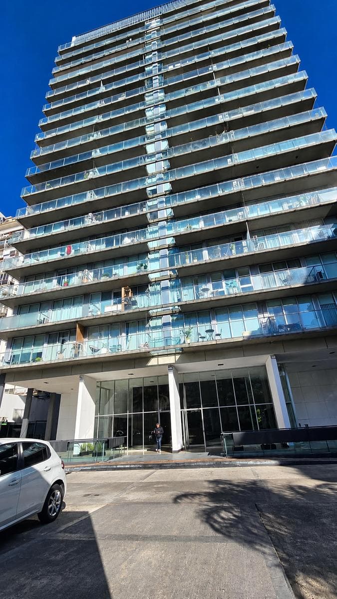 3-ROOM APARTMENT ON AN UPPER FLOOR WITH A RIVER VIEW, INCLUDING PARKING SPACES AND STORAGE UNITS, FOR SALE. OLIVOS