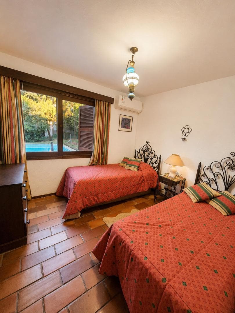 4-bedroom house with a pool and spacious lot for rent in Pinares, Punta del Este