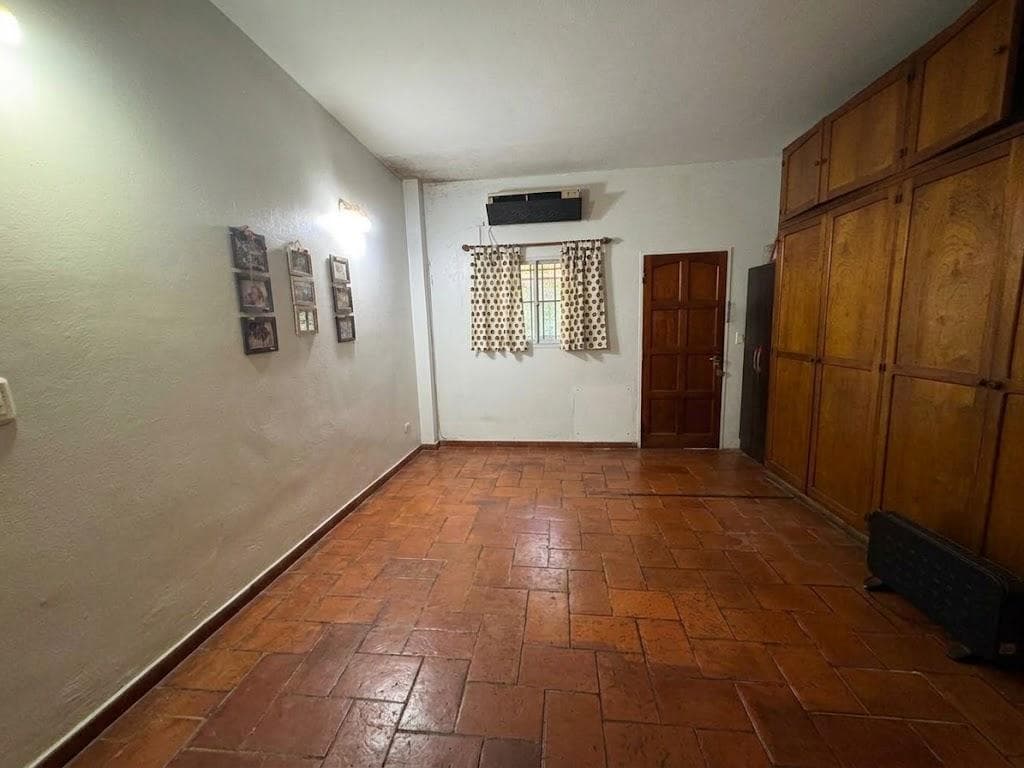 For Sale: 3-bedroom house with a patio and terrace, in need of renovation, San Fernando.