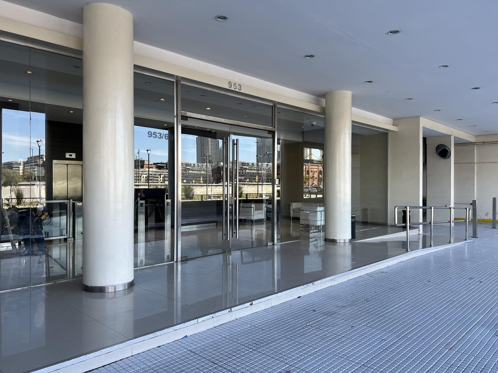 Office for Rent in Puerto Madero - Open Floor Plan - Huergo 900