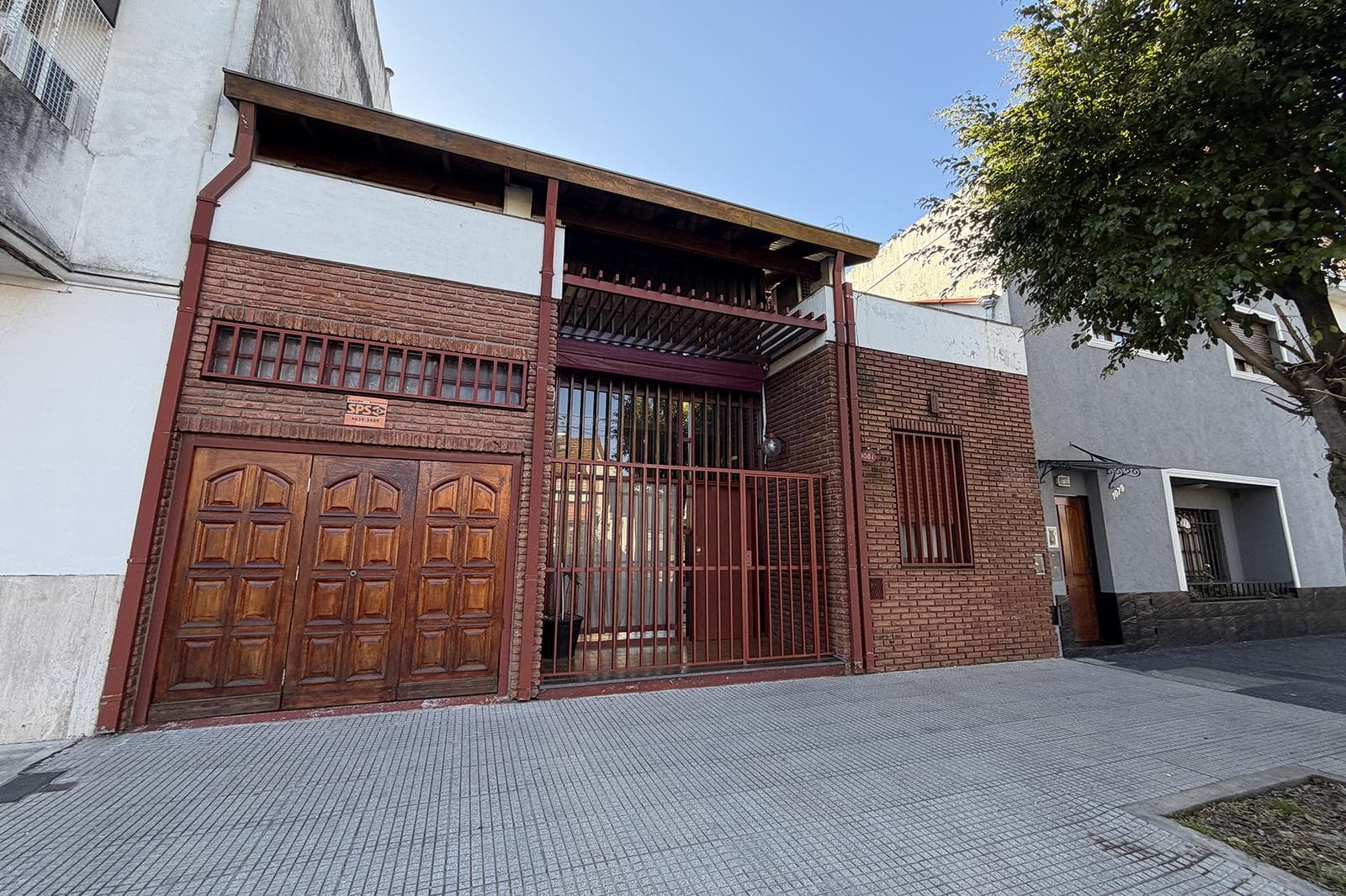 Venta Casa 3 ambientes refaccionada con patio, terraza, quincho, playroom, cochera