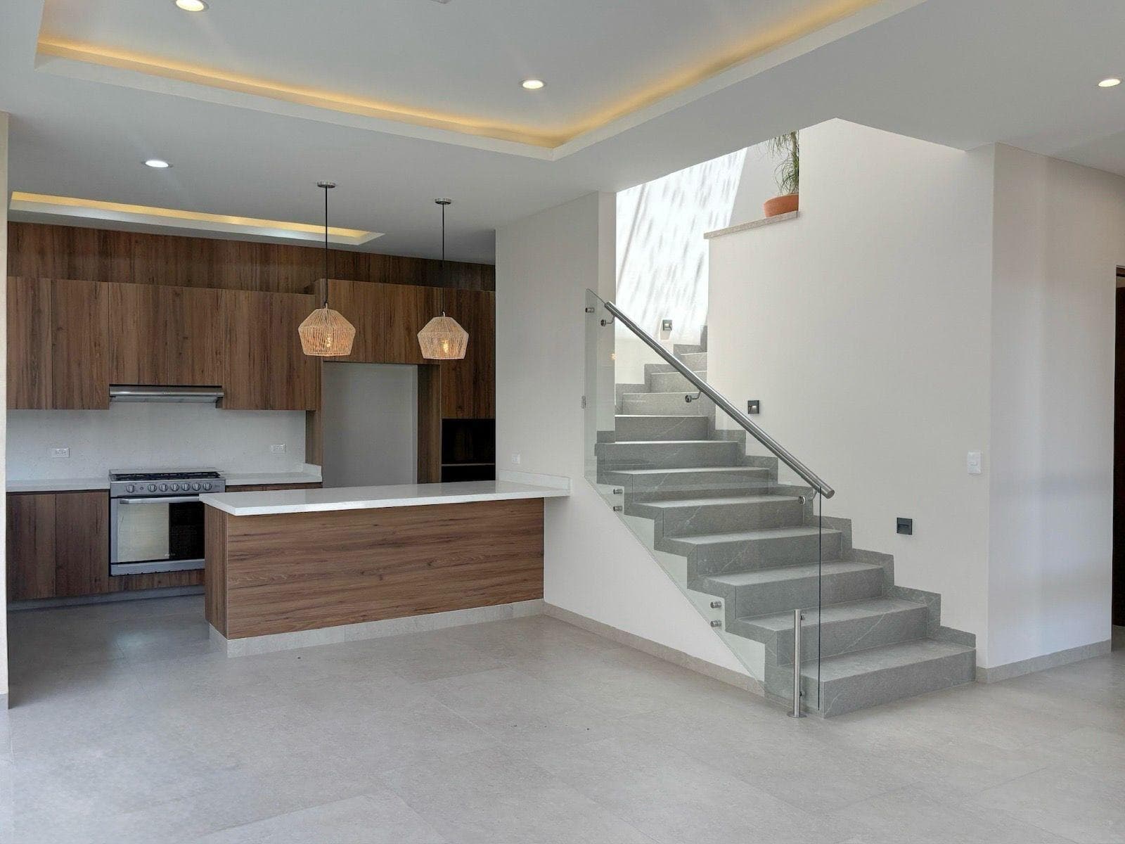 NEW HOME FOR SALE, LOCATED WITHIN A GATED COMMUNITY OF JUST 5 PROPERTIES, WITH A POOL AND A DOUBLE-HEIGHT LIVING ROOM