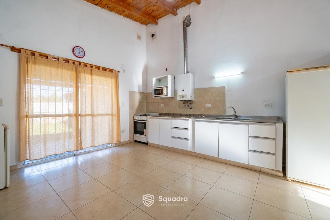 FOR SALE | TRADE - 2-bedroom house with a multipurpose room, pool, garage, and barbecue area - Acequias, Roldán.