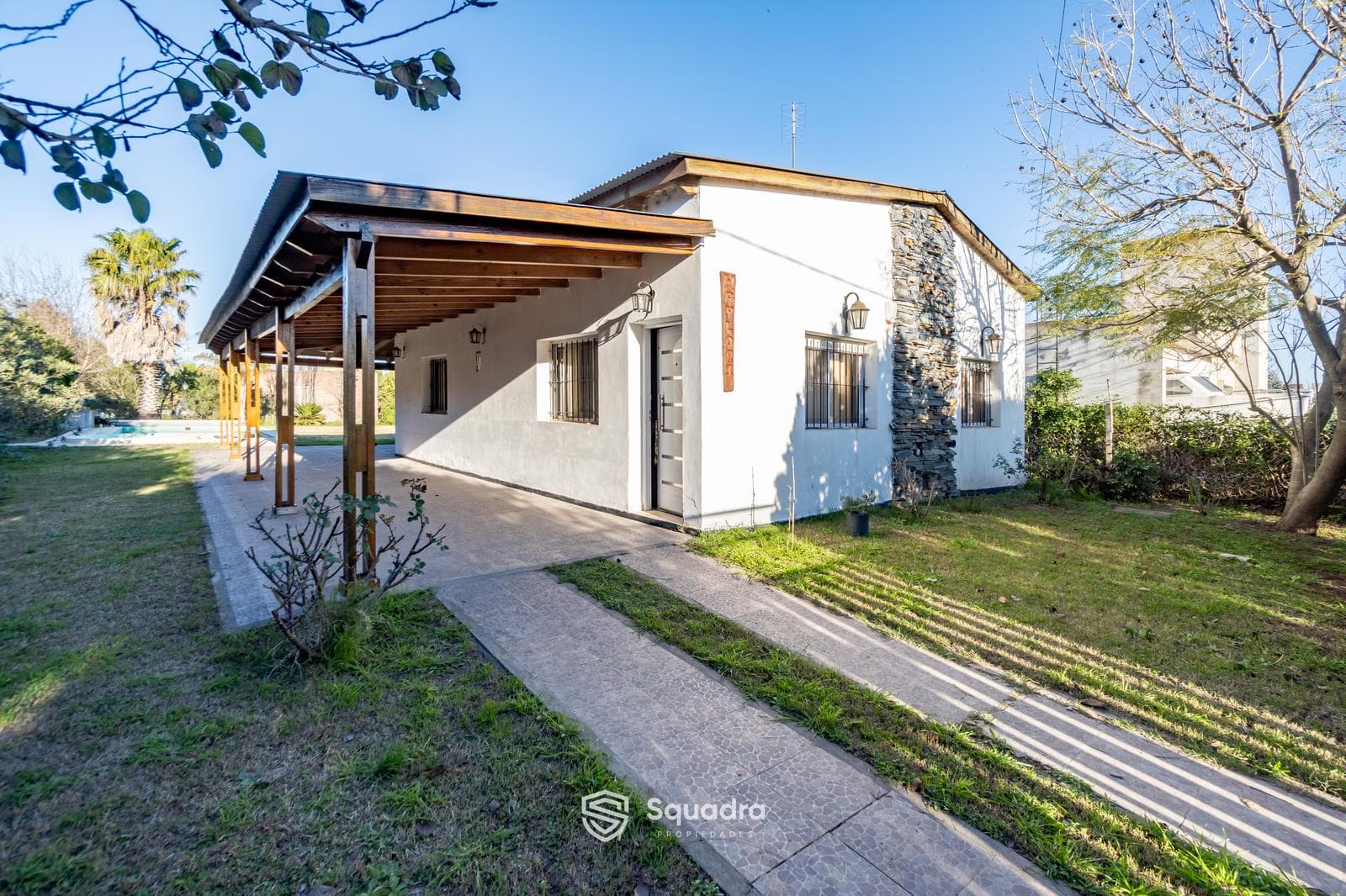 FOR SALE | TRADE - 2-bedroom house with a multipurpose room, pool, garage, and barbecue area - Acequias, Roldán.