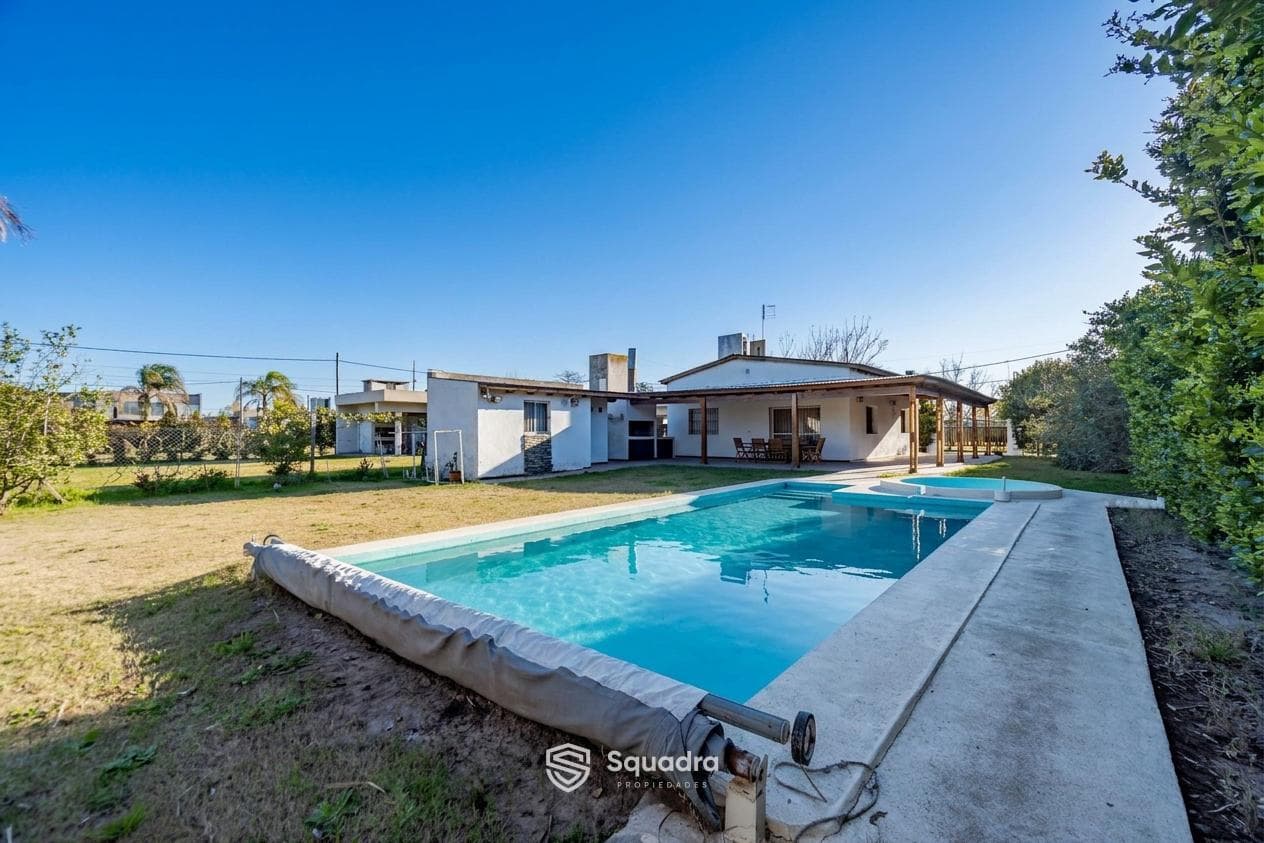 FOR SALE | TRADE - 2-bedroom house with a multipurpose room, pool, garage, and barbecue area - Acequias, Roldán.