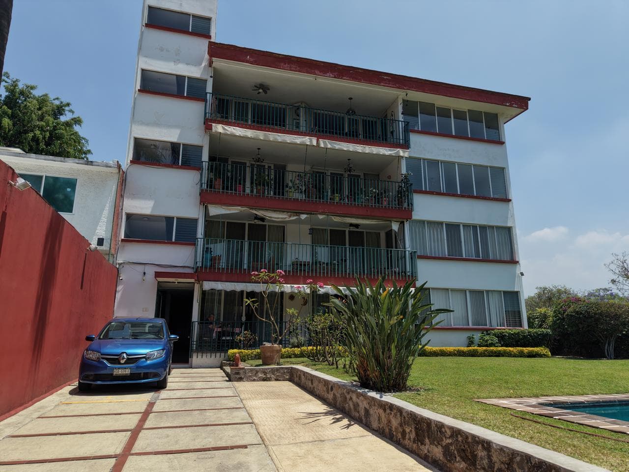 DEPARTAMENTO EN VENTA, EN CUERNAVACA MOR, EN PRIVADA, CON PORTON ELECTRICO, ALARMA, Y ALBERCA