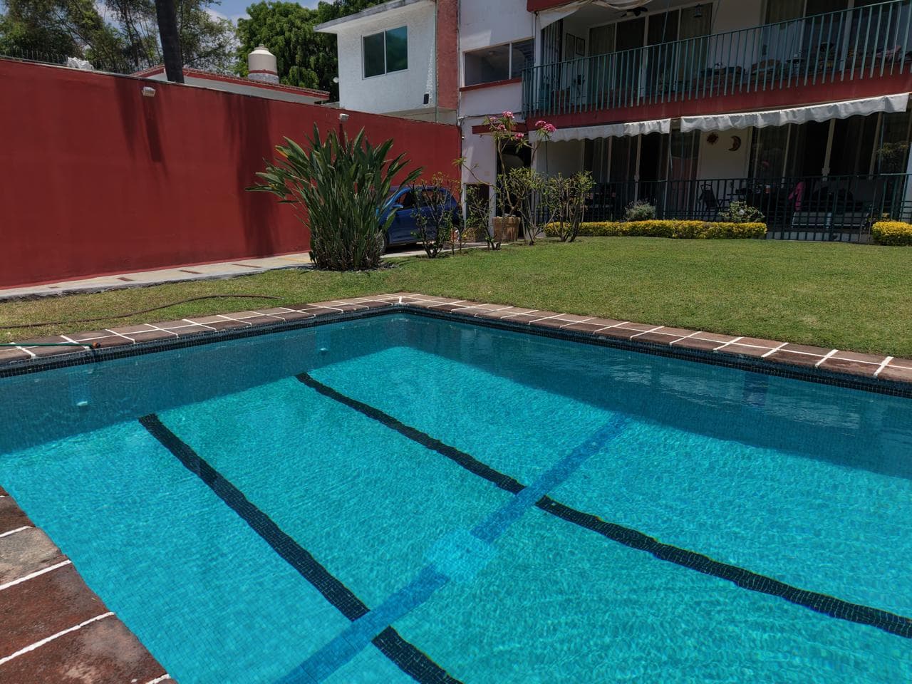 DEPARTAMENTO EN VENTA, EN CUERNAVACA MOR, EN PRIVADA, CON PORTON ELECTRICO, ALARMA, Y ALBERCA