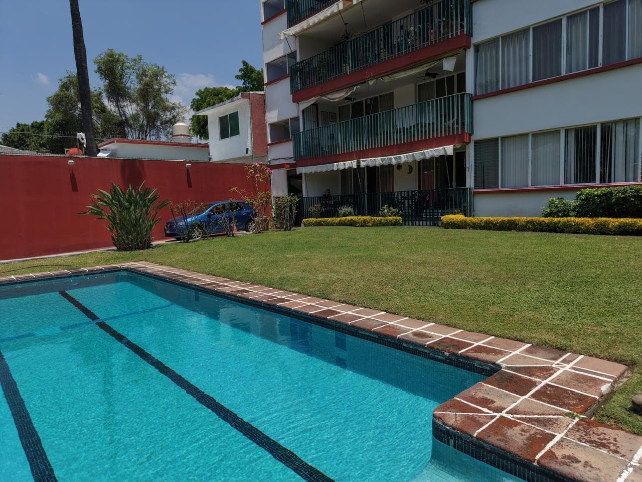 DEPARTAMENTO EN VENTA, EN CUERNAVACA MOR, EN PRIVADA, CON PORTON ELECTRICO, ALARMA, Y ALBERCA