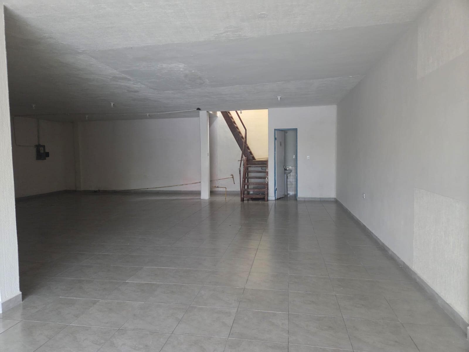 COMMERCIAL SPACE FOR RENT AT PLAZA SAN JERONIMO