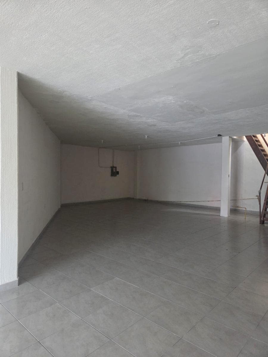 COMMERCIAL SPACE FOR RENT AT PLAZA SAN JERONIMO