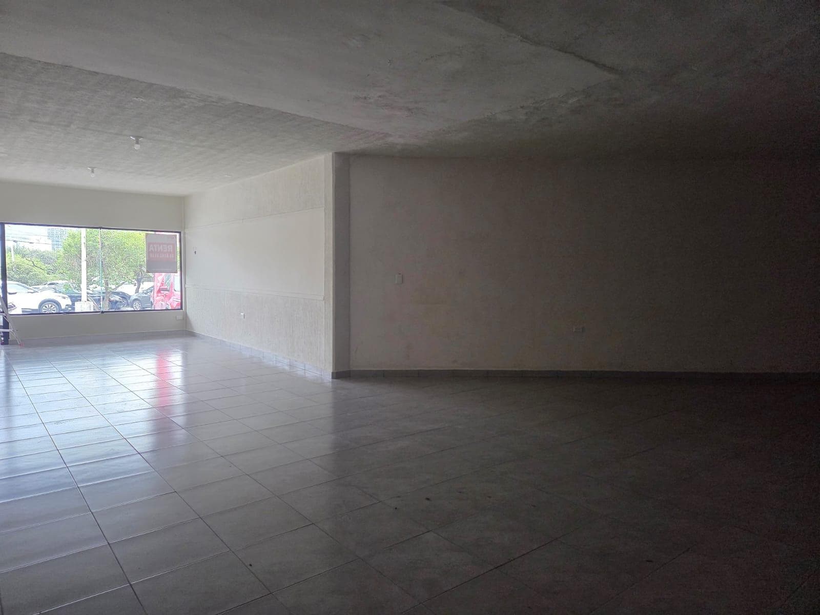 COMMERCIAL SPACE FOR RENT AT PLAZA SAN JERONIMO