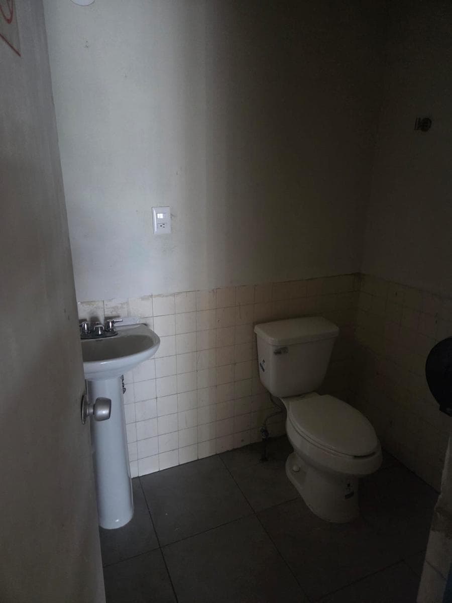 COMMERCIAL SPACE FOR RENT AT PLAZA SAN JERONIMO
