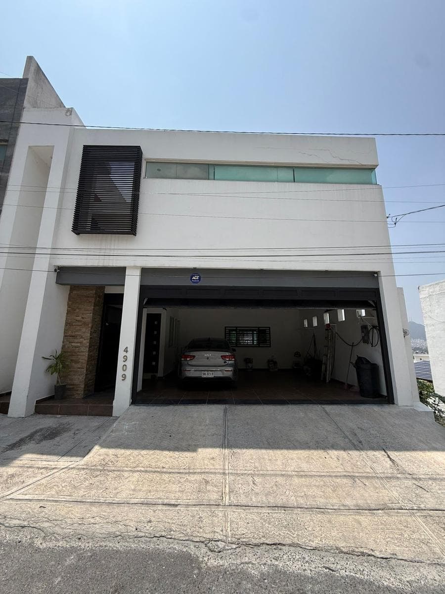 HOUSE FOR SALE IN THE PRADOS DE LA SILLA NEIGHBORHOOD, MONTERREY