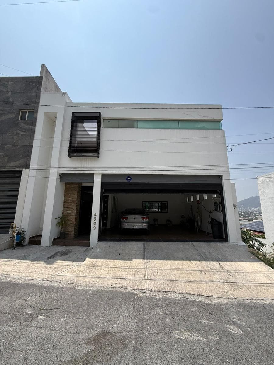 HOUSE FOR SALE IN THE PRADOS DE LA SILLA NEIGHBORHOOD, MONTERREY
