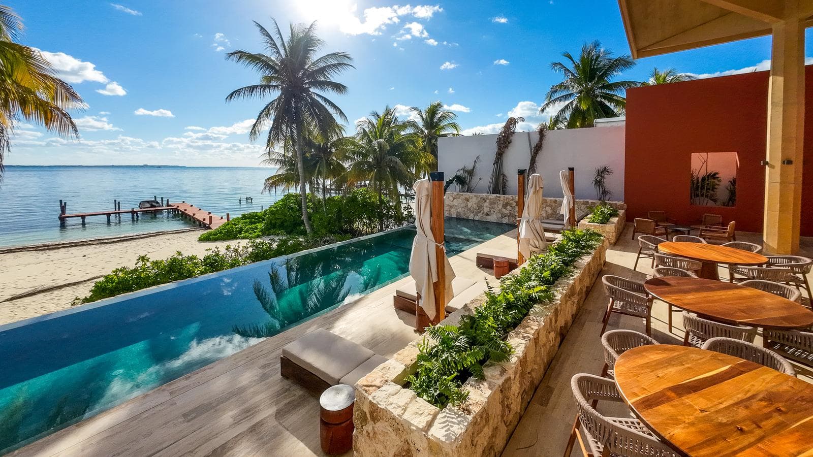 CONDO FOR SALE, OCEANFRONT IN COSTA MUJERES, CANCUN