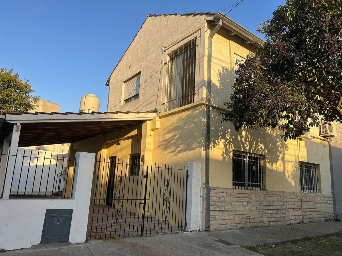 2-ROOM PH-STYLE HOUSE - NO MAINTENANCE FEES - INVESTMENT OPPORTUNITY