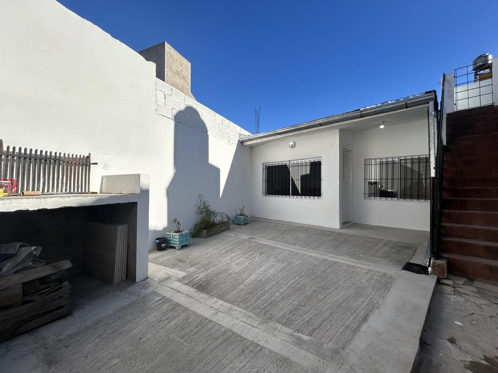 2-ROOM PH-STYLE HOUSE - NO MAINTENANCE FEES - INVESTMENT OPPORTUNITY