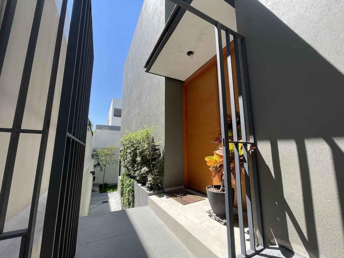 HOUSE FOR SALE IN EL BAJIO HABITAT, SAN JUAN DE OCOTAN