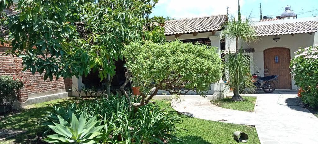 HOUSE FOR SALE IN DOWNTOWN AJIJIC, WITH A POOL, CHAPALA, JALISCO