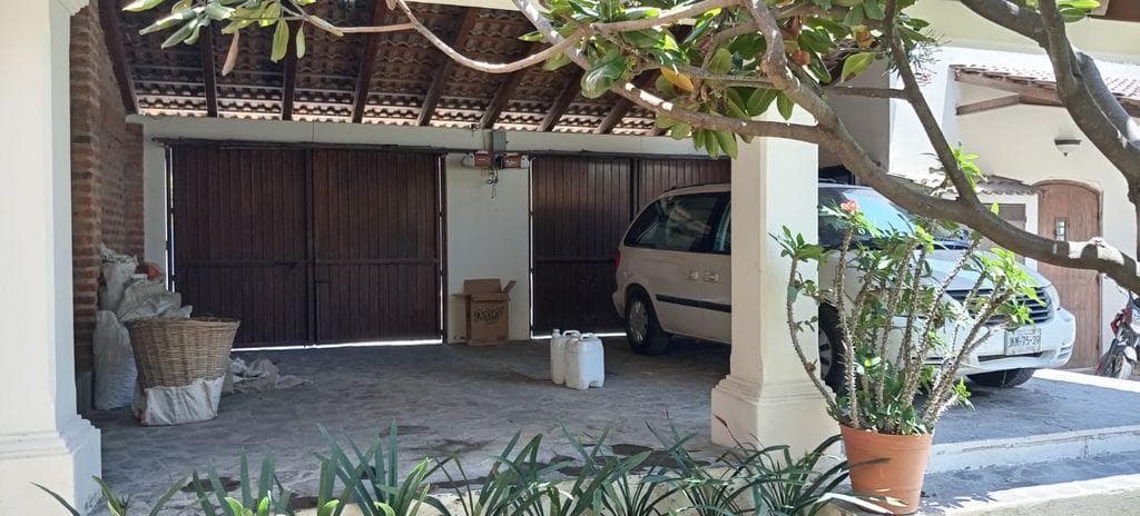 HOUSE FOR SALE IN DOWNTOWN AJIJIC, WITH A POOL, CHAPALA, JALISCO