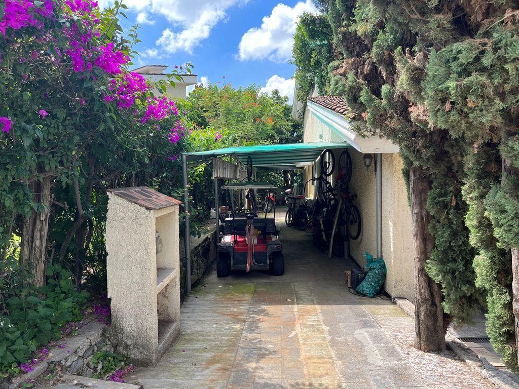HOUSE FOR SALE, SANTA ANITA IN CAMPO DE GLOF, TLAJOMULCO DE ZUÑIGA