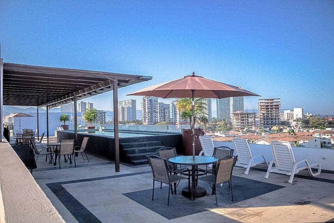 APARTMENT FOR SALE IN PUERTO VALLARTA, VIVERO CONDOMINIUM