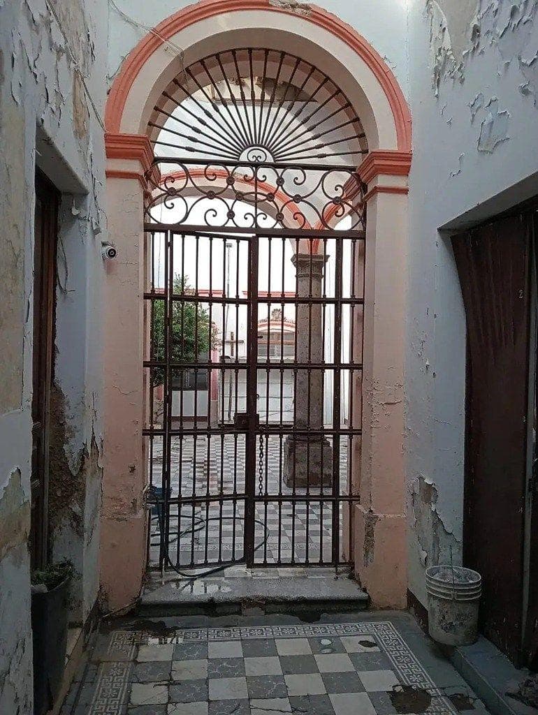 HOUSE FOR SALE IN THE HISTORIC CENTER OF GUADALAJARA