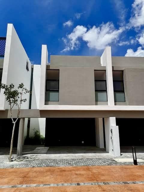 Townhouse amueblado y equipado en renta en privada