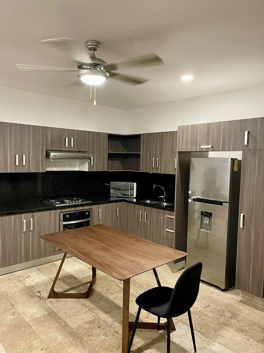 Townhouse amueblado y equipado en renta en privada