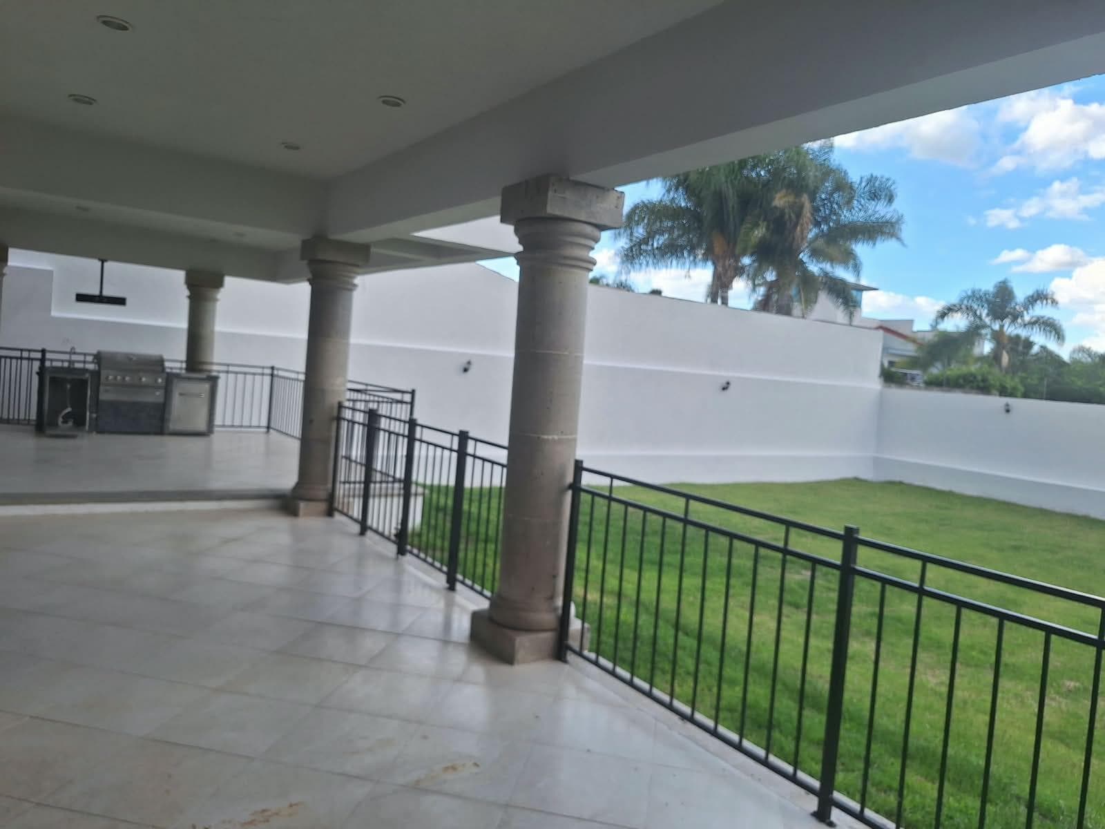 House in Balcones del Campestre on a 1,000 m2 lot: 3 bedrooms, terrace, and garden