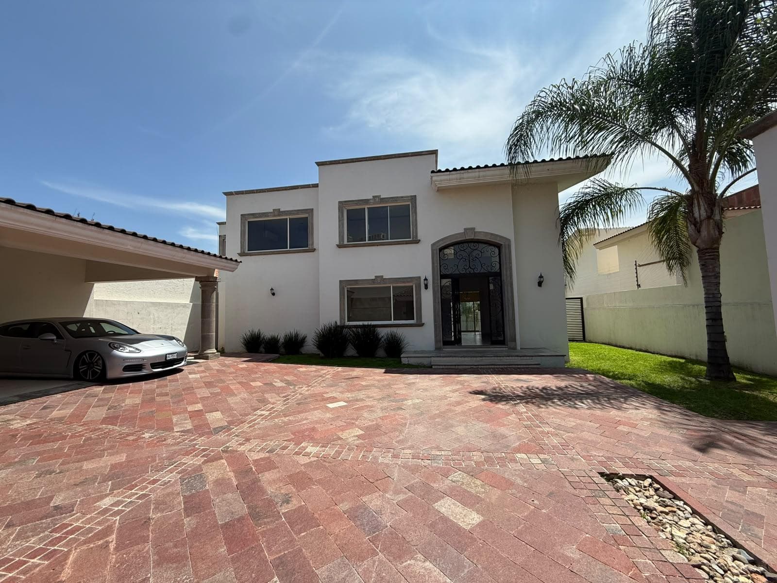 House in Balcones del Campestre on a 1,000 m2 lot: 3 bedrooms, terrace, and garden