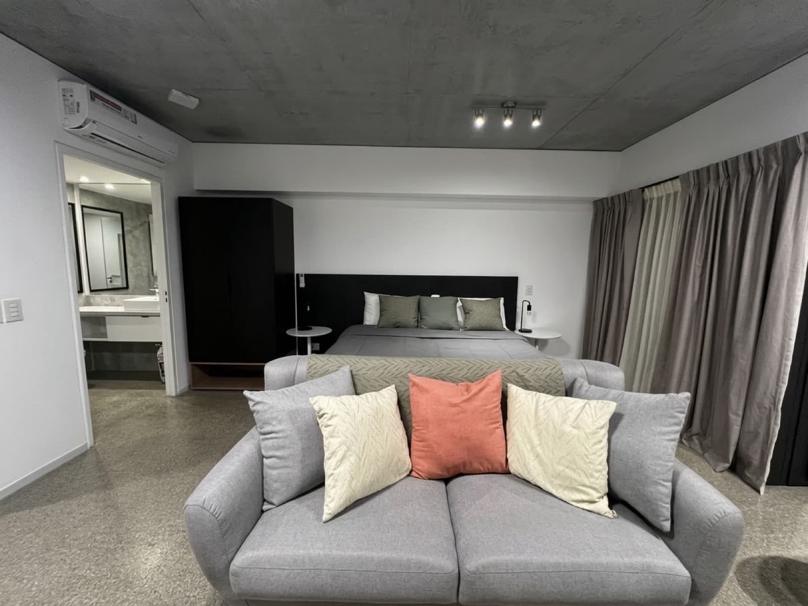 STUDIO APARTMENT FOR SALE IN PUERTO MADERO