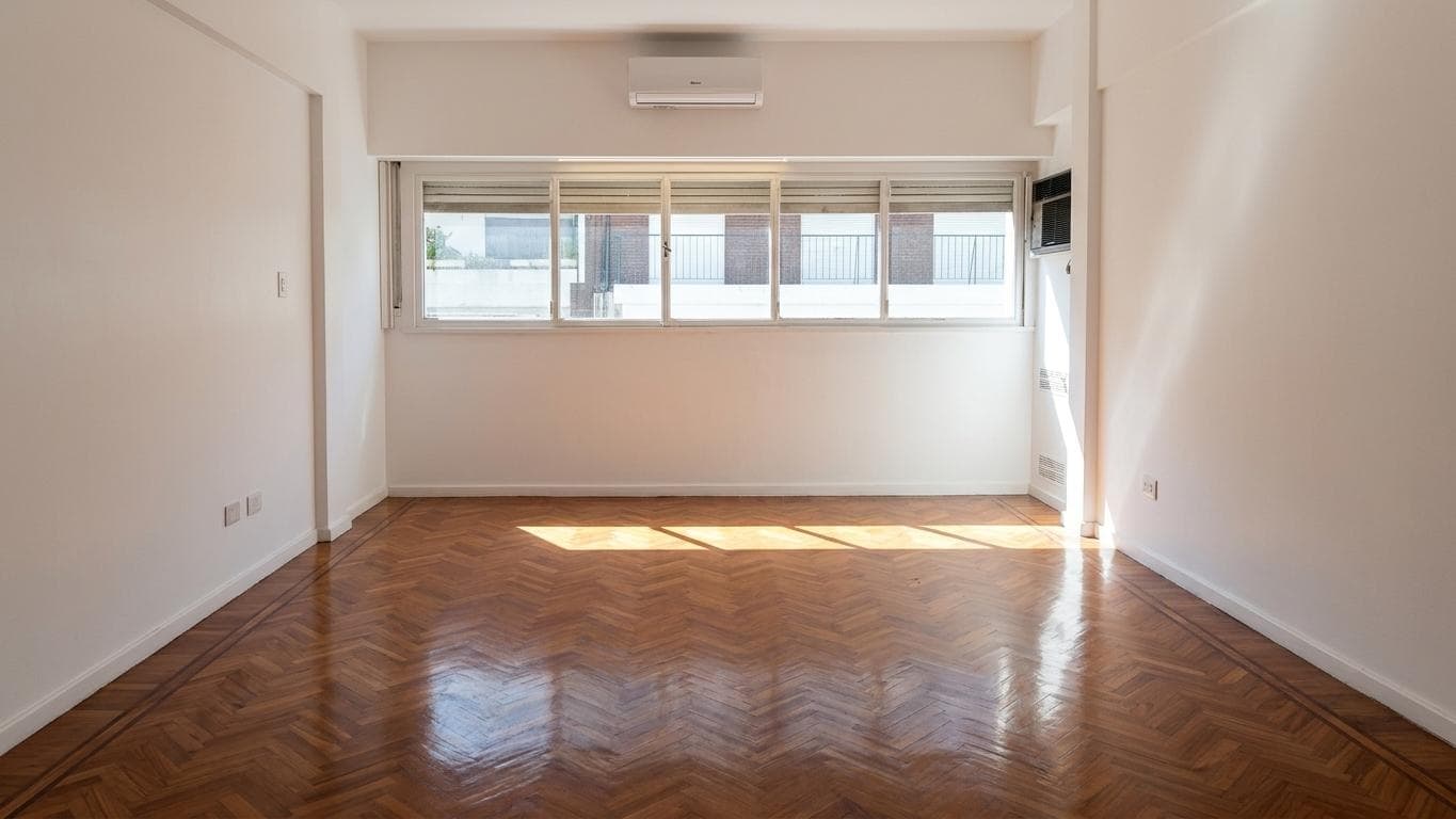 3-Bedroom Apartment for Sale with a Large, Bright Maid's Quarters in Recoleta