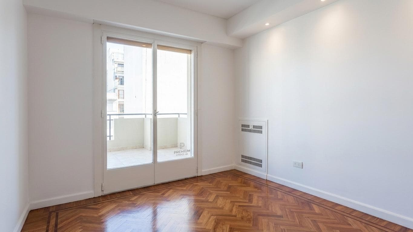 3-Bedroom Apartment for Sale with a Large, Bright Maid's Quarters in Recoleta