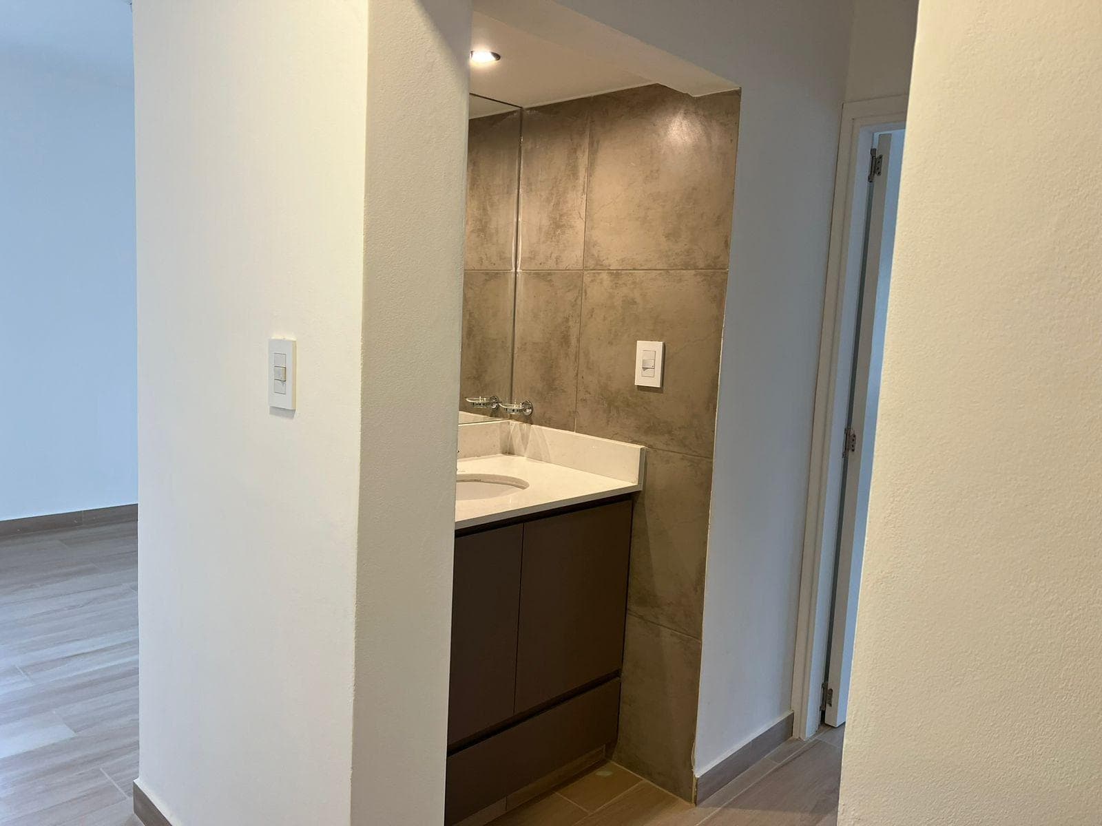 BRAND-NEW Apartment - 1 bedroom - Natural Gas