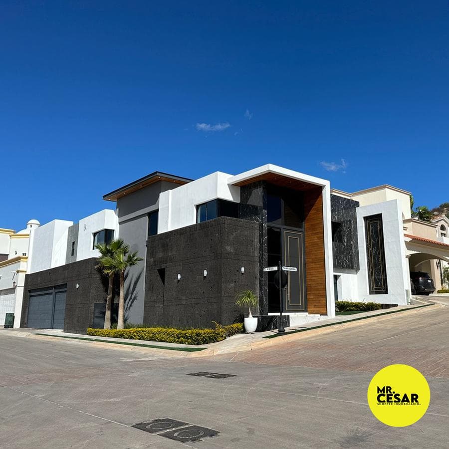 House for Sale in Santa Lucia