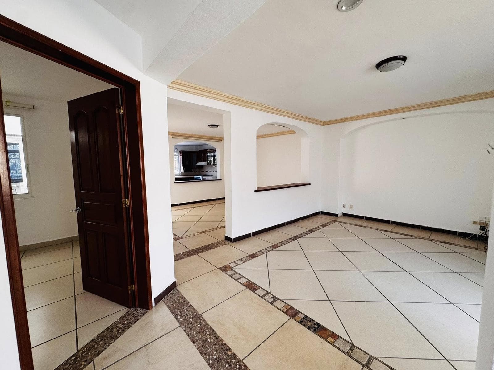 HOUSE FOR SALE IN A PRIME LOCATION IN CUERNAVACA, AV. SAN DIEGO